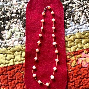 Delicate peachy/pink pearl necklace